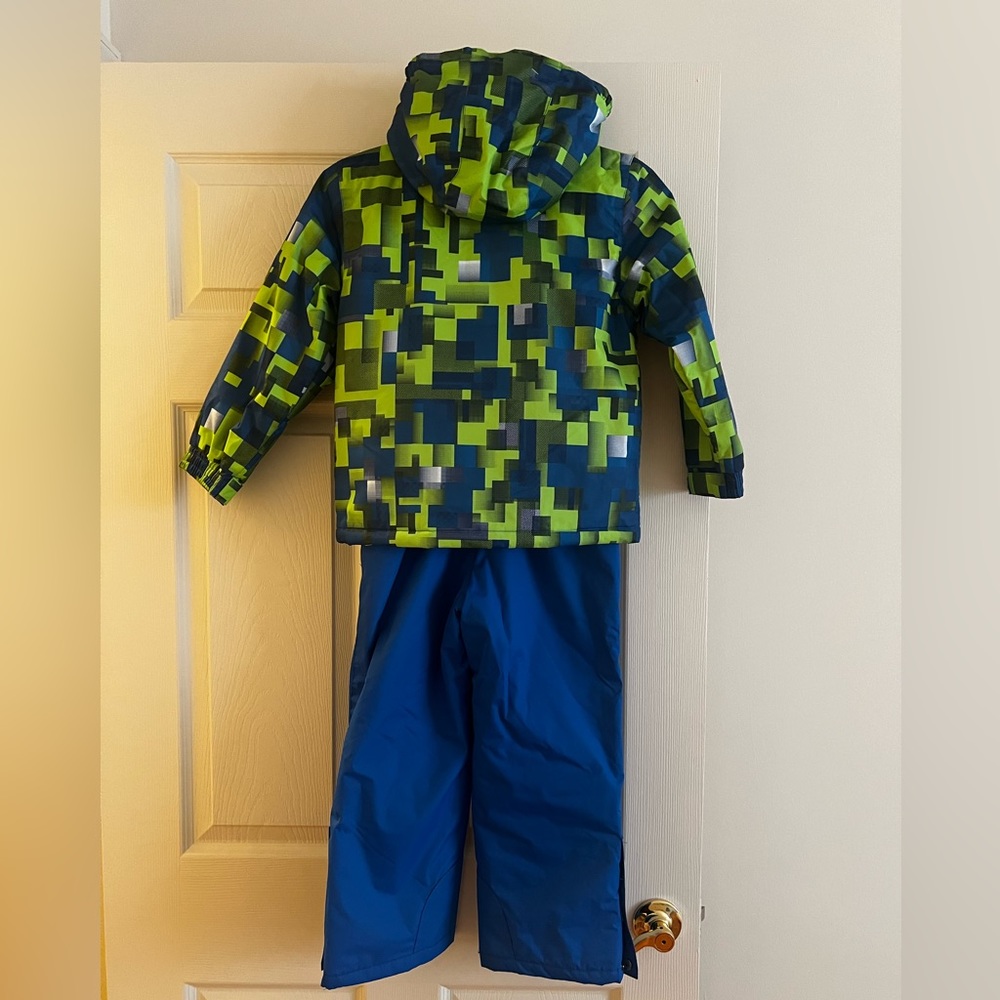 Mountain Warehouse, 5-6yr snowboard/ski clothes set. Only 1 time worn.